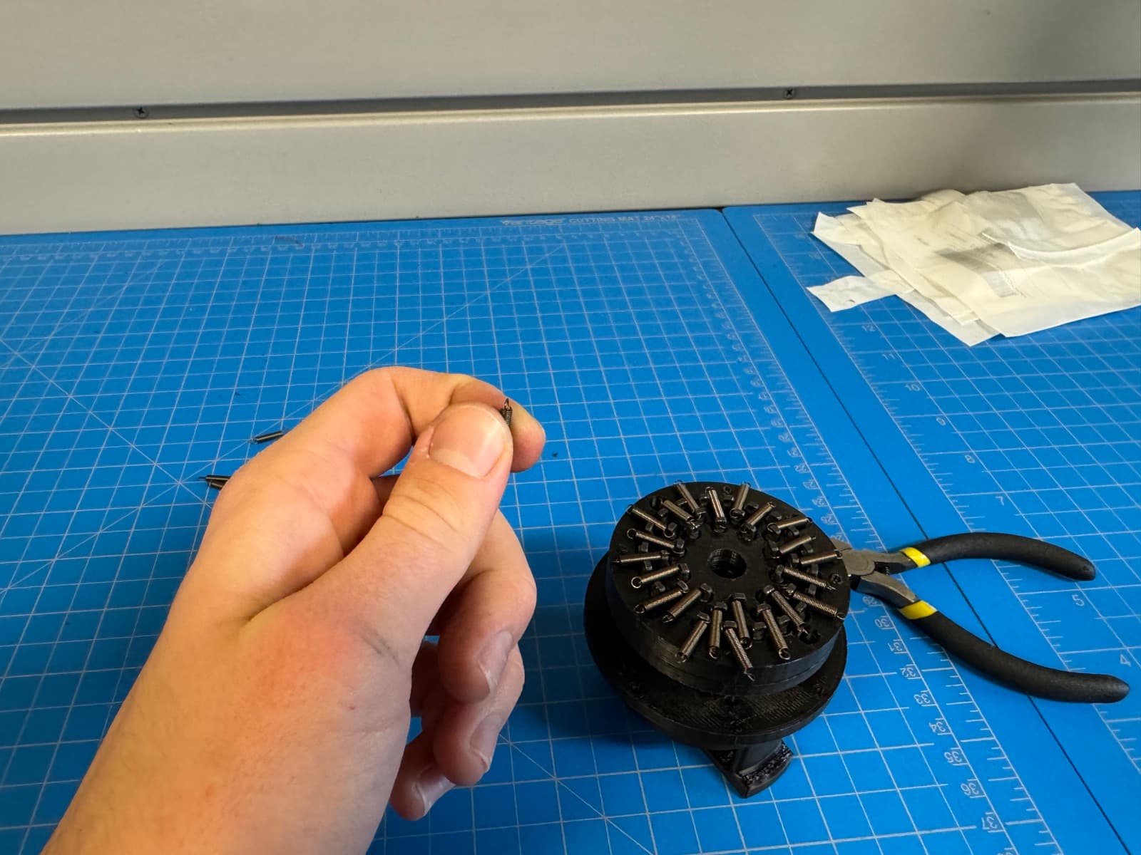 The gripper assembly with springs installed